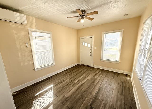 rental at 409  Canton in San Antonio, TX — photo 4