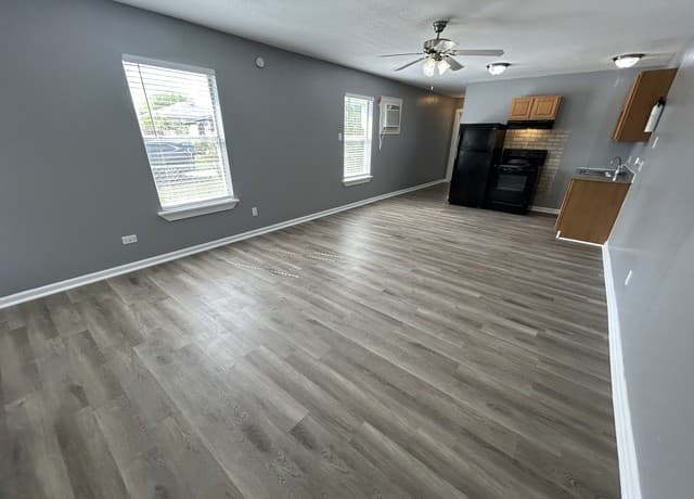 rental at 2319  Observation Unit 1 in San Antonio, TX — photo 1