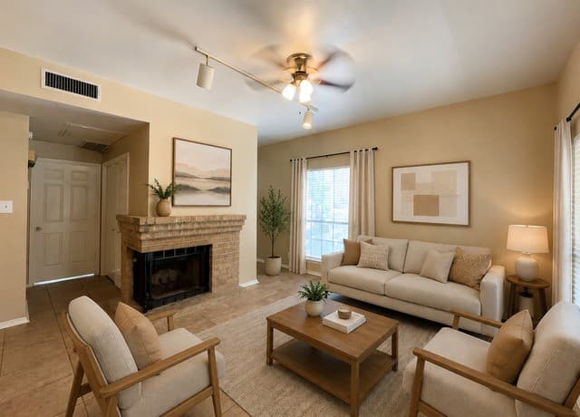 rental at 8655  Datapoint Drive Unit 801 in San Antonio, TX — photo 2
