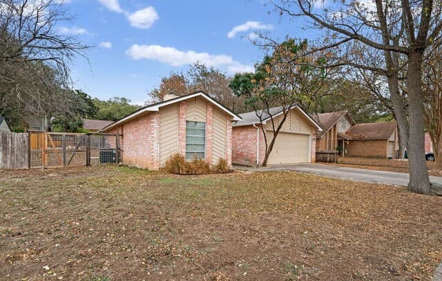 rental at 2415  Moss Ter in San Antonio, TX — photo 5