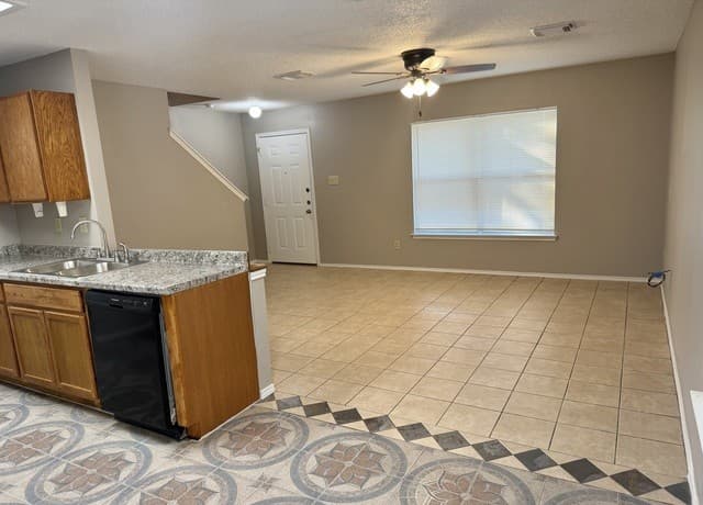 rental at 10158  Bastrop Crk in San Antonio, TX — photo 4