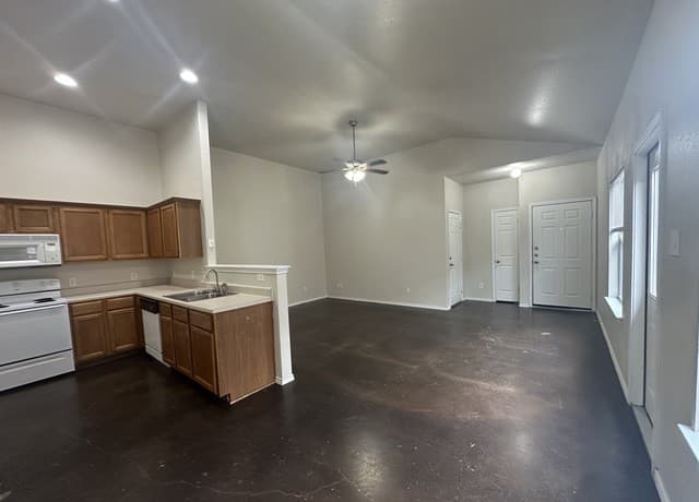 rental at 5731  Golf Heights Unit 1 in San Antonio, TX — photo 2