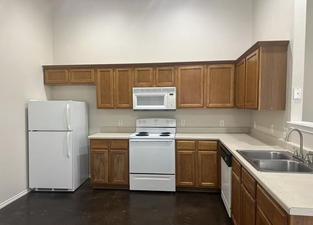 rental at 5731  Golf Heights Unit 1 in San Antonio, TX — photo 3