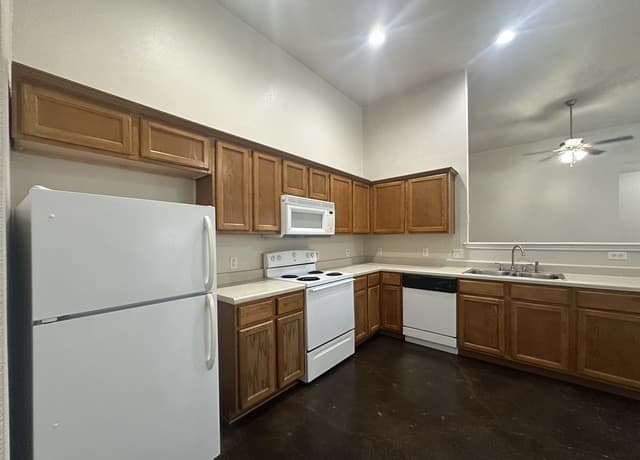 rental at 5731  Golf Heights Unit 1 in San Antonio, TX — photo 4