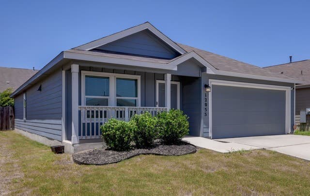 rental at 12055  Links Pkwy in San Antonio, TX — photo 2