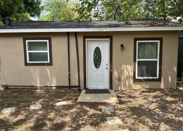 rental at 333 E Woodlawn Ave Unit 2 in San Antonio, TX — photo 1