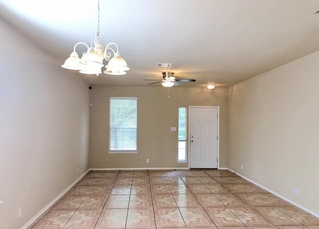 rental at 5935  Imperial Topaz in San Antonio, TX — photo 4
