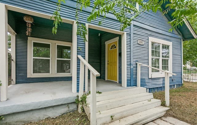 rental at 1201 S Palmetto in San Antonio, TX — photo 2