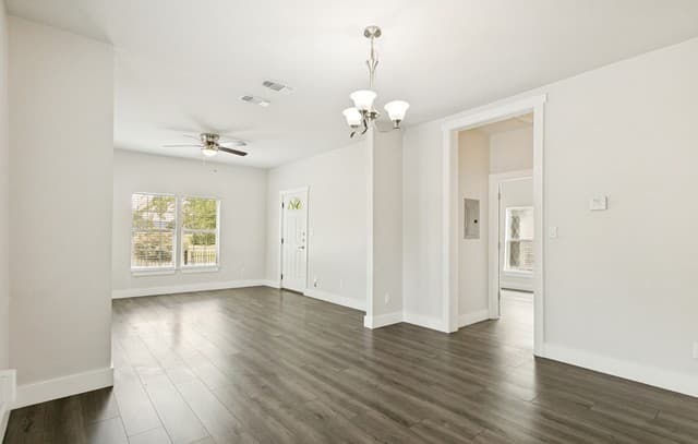 rental at 1201 S Palmetto in San Antonio, TX — photo 3