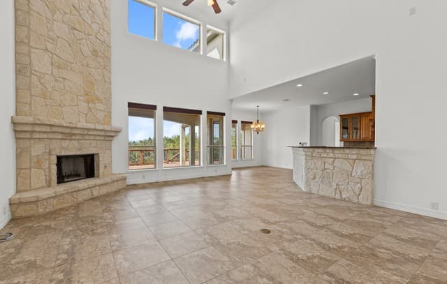 rental at 623  Sentry Hl in San Antonio, TX — photo 5