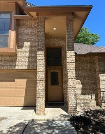 rental at 3235  Tree Grove in San Antonio, TX — photo 3