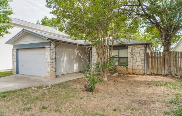 rental at 7359  Corian Park in San Antonio, TX — photo 2