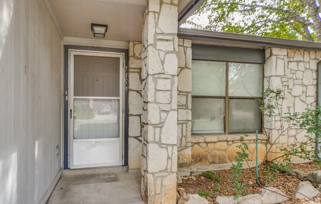 rental at 7359  Corian Park in San Antonio, TX — photo 3