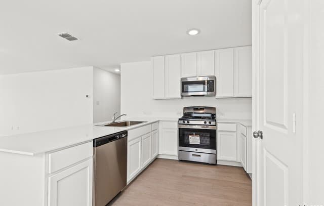 rental at 5206  Morgan Crst in San Antonio, TX — photo 3