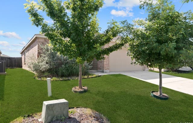 rental at 8511  Lamus Wheel in San Antonio, TX — photo 2