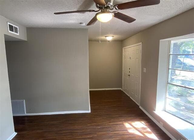 rental at 1208  Churing Dr in San Antonio, TX — photo 3