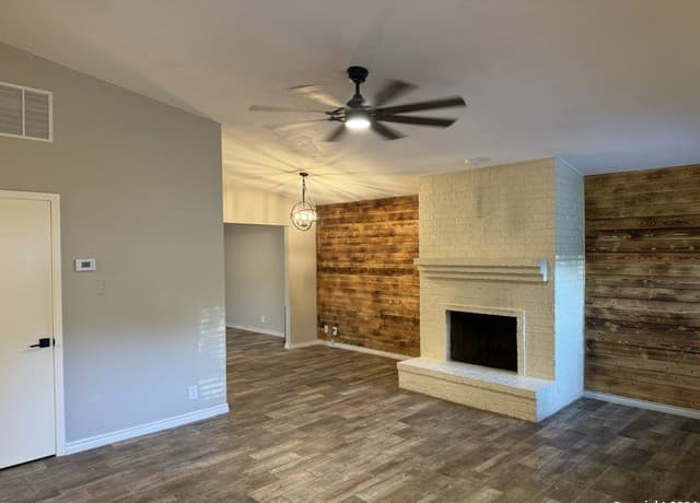 rental at 13939 S Village Dr in San Antonio, TX — photo 2