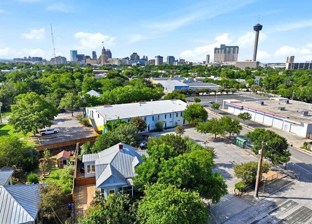 rental at 123  Fir Street in San Antonio, TX — photo 5