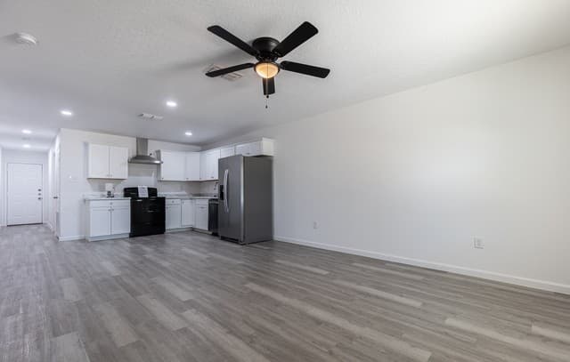 rental at 1006  County Road 4516 in Castroville, TX — photo 3