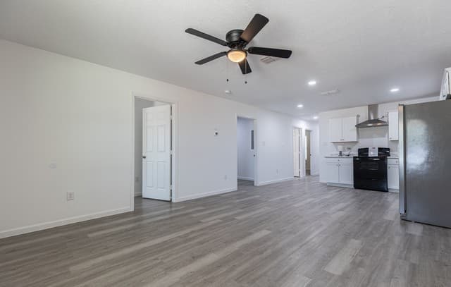 rental at 1006  County Road 4516 in Castroville, TX — photo 4