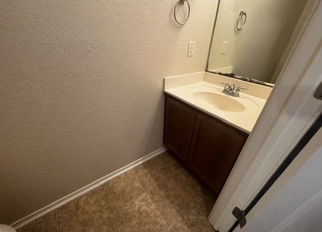 rental at 3614  Dunlap Flds in Converse, TX — photo 5
