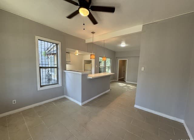 rental at 520 W Mitchell St in San Antonio, TX — photo 2