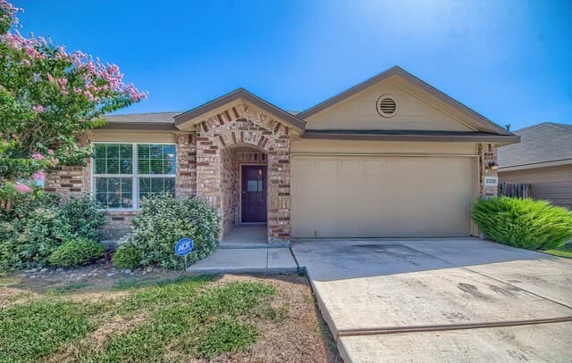 rental at 13210  Cadenza Crk in San Antonio, TX — photo 1