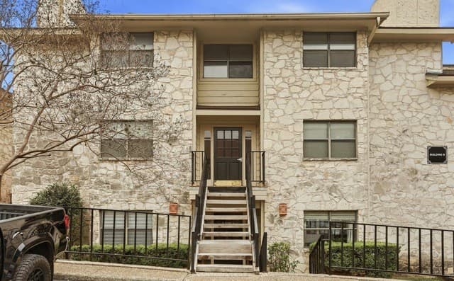 rental at 7738  Charmers Rd Unit 908 in San Antonio, TX — photo 2