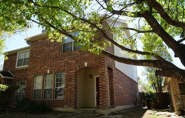rental at 7203  Snowden Crst in San Antonio, TX — photo 2