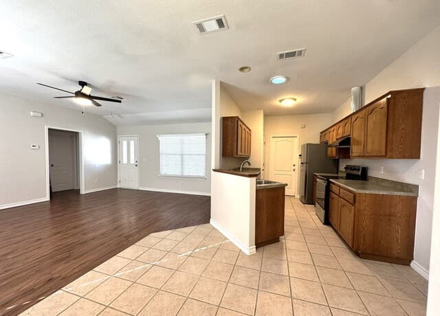 rental at 2038  Bentwood in New Braunfels, TX — photo 3