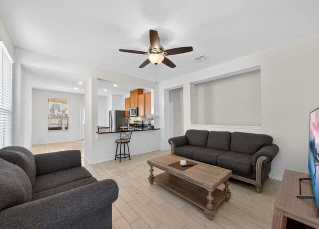 rental at 11663  Midnight Rain in San Antonio, TX — photo 3