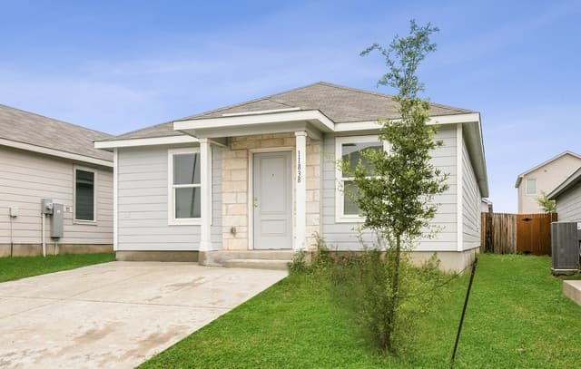 rental at 11838  Flying Aces Rd in Von Ormy, TX — photo 1