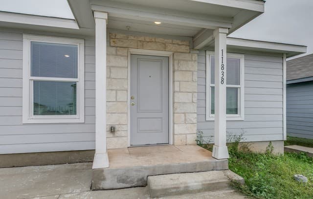 rental at 11838  Flying Aces Rd in Von Ormy, TX — photo 3