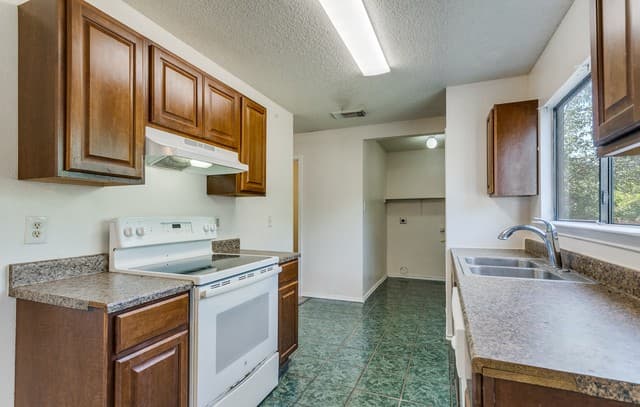 rental at 6019  Lyndell Spgs in San Antonio, TX — photo 4