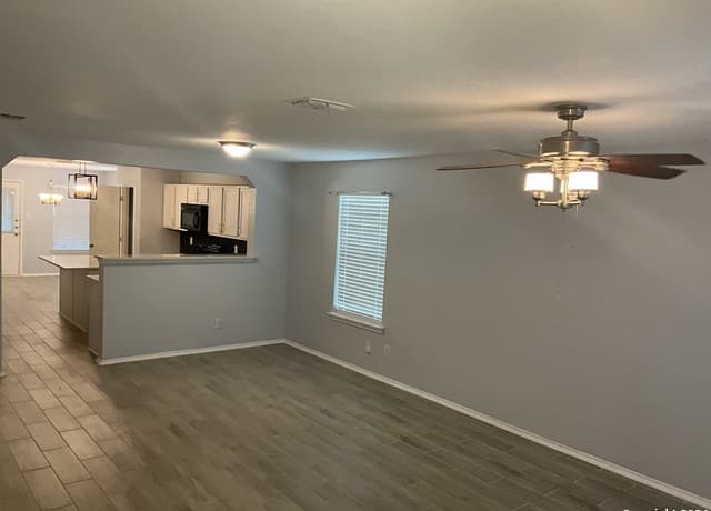 rental at 7806  Ruidoso Chase in Selma, TX — photo 4