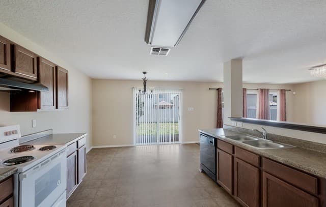 rental at 9214  Pacific Maple in San Antonio, TX — photo 5