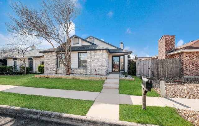 rental at 629  Fern Meadow Dr in Universal City, TX — photo 2