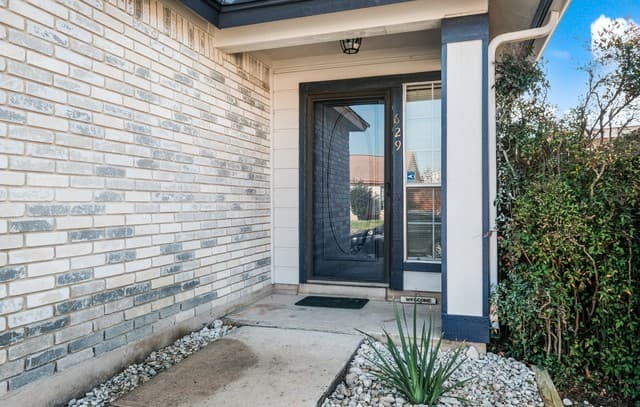 rental at 629  Fern Meadow Dr in Universal City, TX — photo 3
