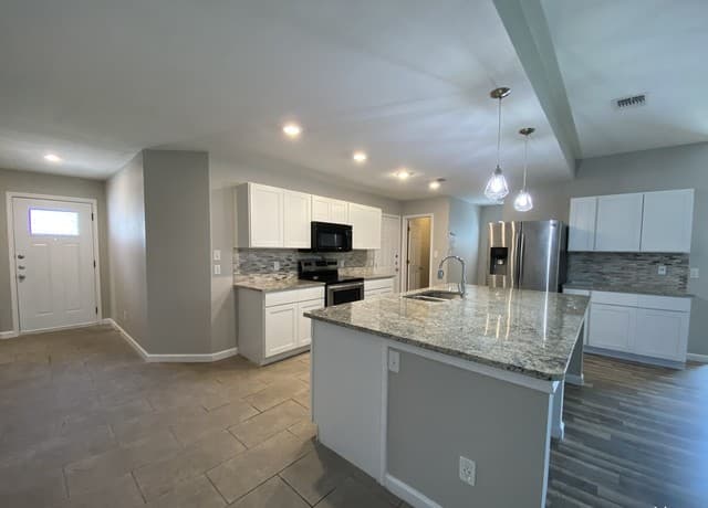 rental at 6571  Beech Trail Dr in Converse, TX — photo 4