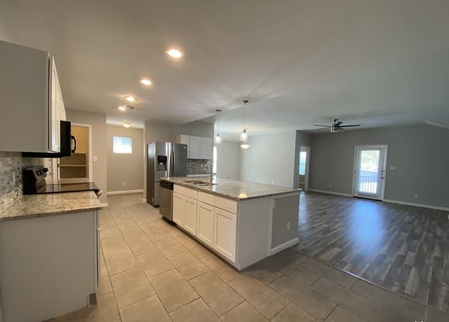 rental at 6571  Beech Trail Dr in Converse, TX — photo 5