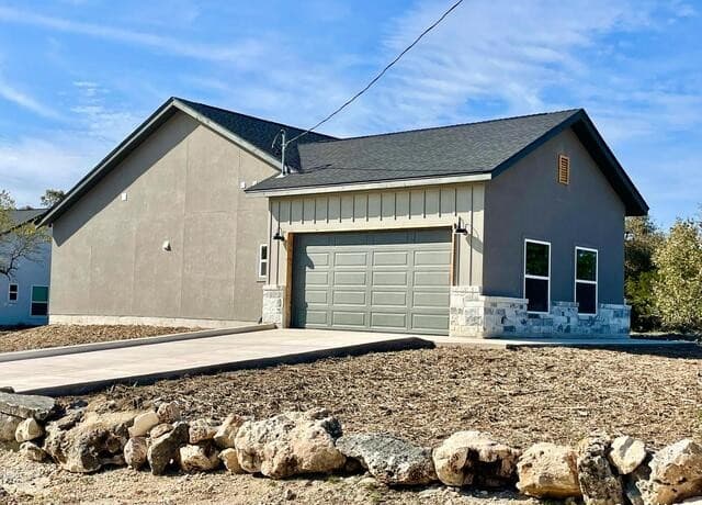 rental at 101  Joseph Lilley in Blanco, TX — photo 2
