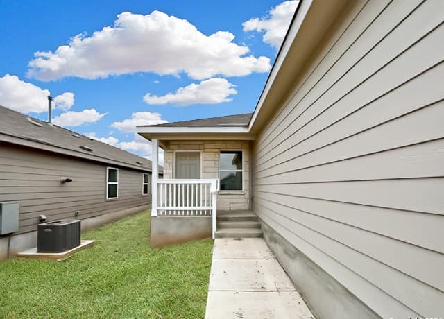 rental at 10015  Kersey Ml in San Antonio, TX — photo 2