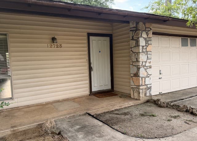rental at 12723  La Quinta in San Antonio, TX — photo 2