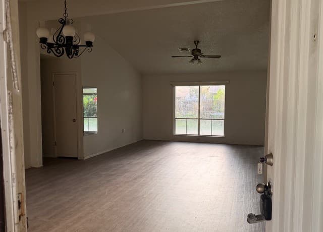 rental at 12723  La Quinta in San Antonio, TX — photo 3