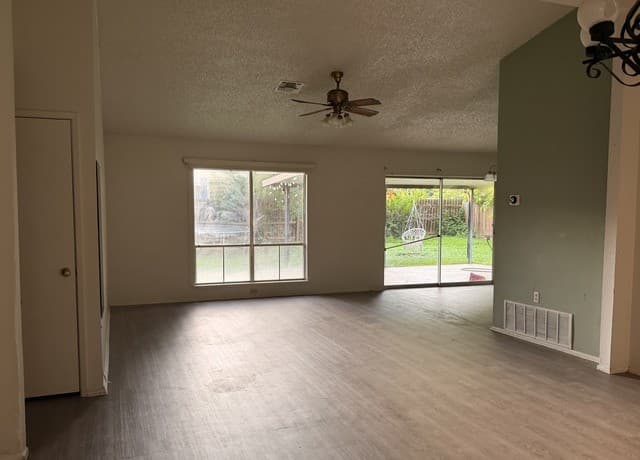 rental at 12723  La Quinta in San Antonio, TX — photo 4