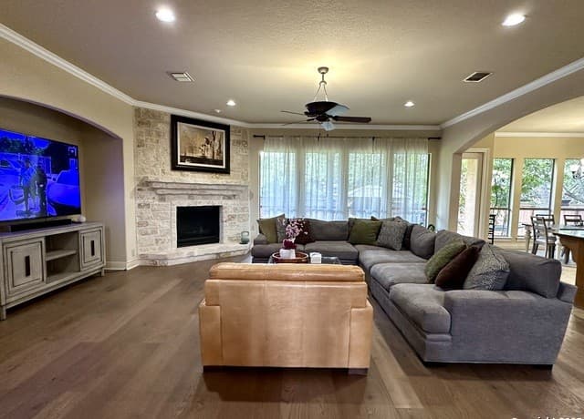 rental at 24842  Fairway Springs in San Antonio, TX — photo 3