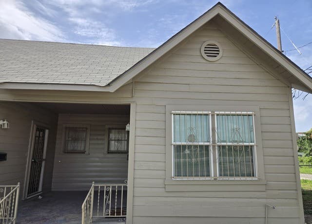1-bedroom rental at 2236 N Interstate 35 in San Antonio, TX — photo 1