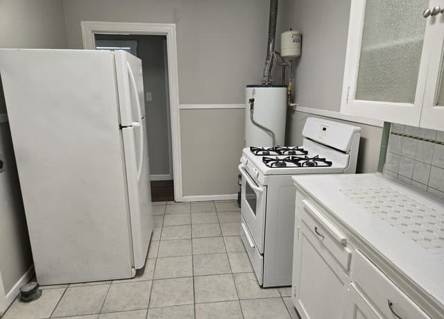 1-bedroom rental at 2236 N Interstate 35 in San Antonio, TX — photo 2
