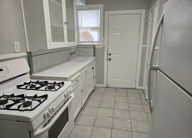1-bedroom rental at 2236 N Interstate 35 in San Antonio, TX — photo 3