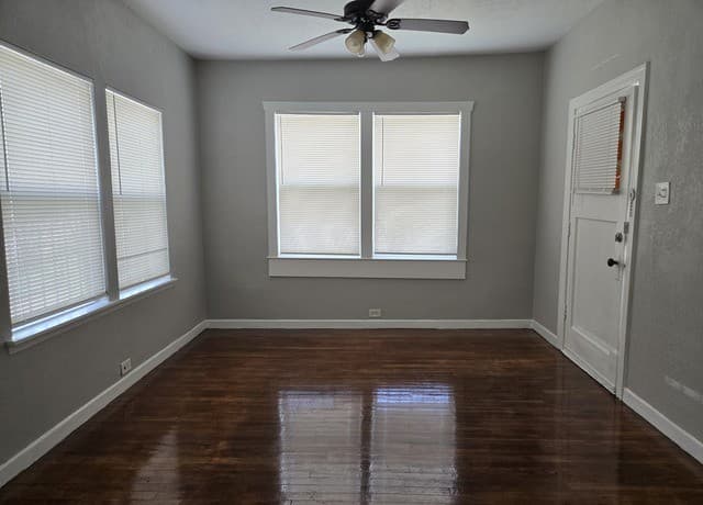 1-bedroom rental at 2236 N Interstate 35 in San Antonio, TX — photo 4